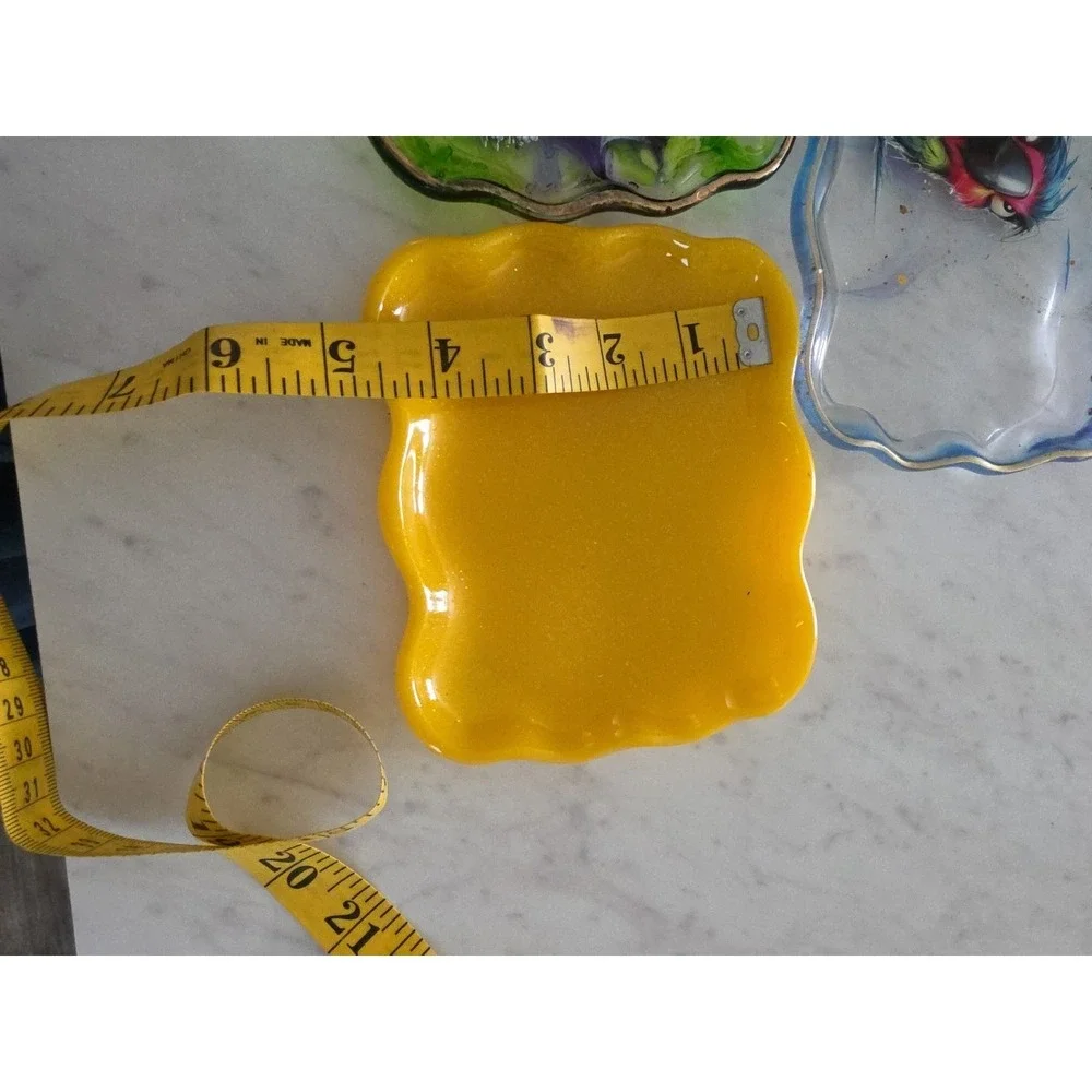 Handmade  Resin  Wavy Edge Plates
